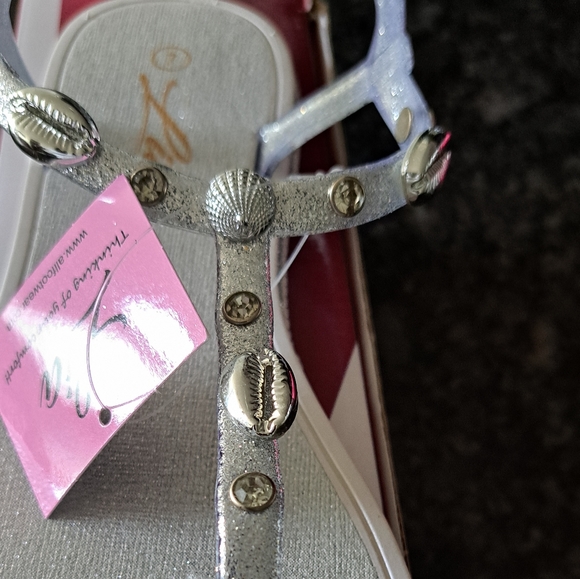 Sandals - Picture 3 of 3